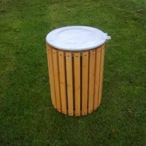 Rund affaldsspand i nordlandsfyr/metal