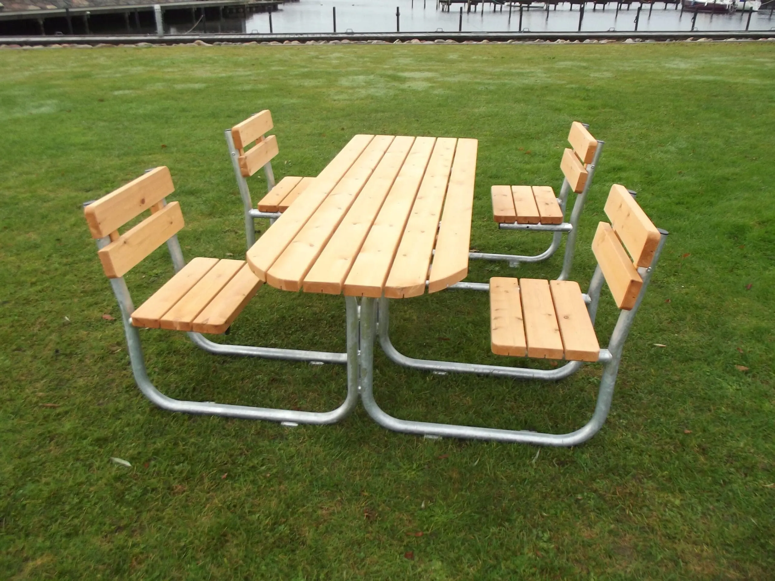 Bord/bänkset i norrlandsfur – 4 pers. + 3 rullstolar - Bild 2