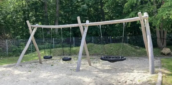 Dubbelt gungstativ med 1 kompisgunga 2 däckgungor - Bild 2