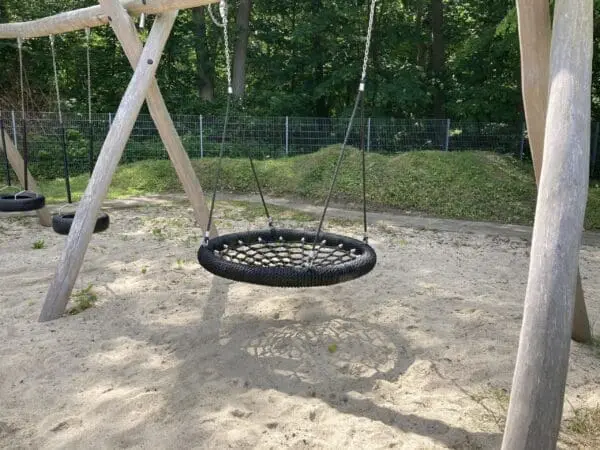 Dubbelt gungstativ med 1 kompisgunga 2 däckgungor - Bild 4