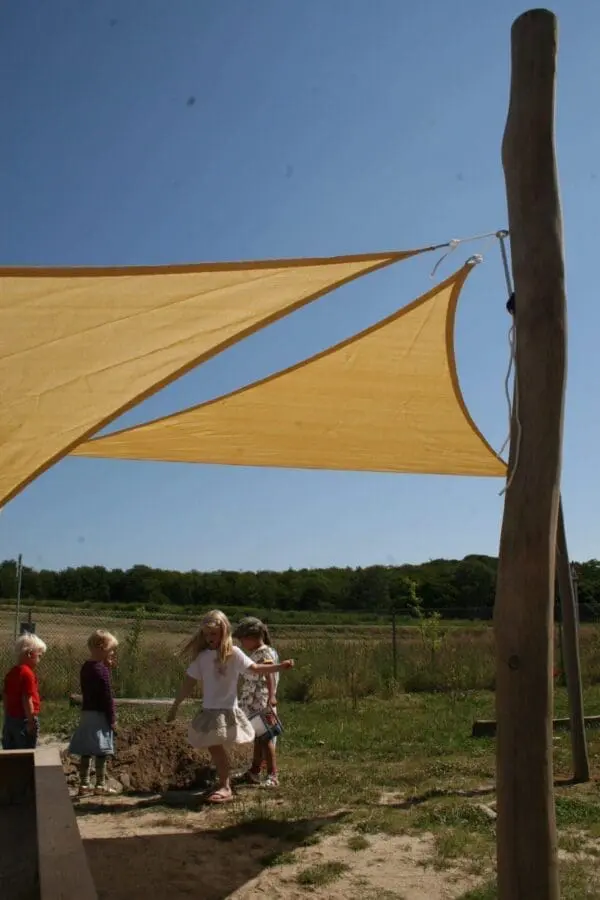 Hdpe trekantigt segel 4x4x4 m - camel inkl.beslag