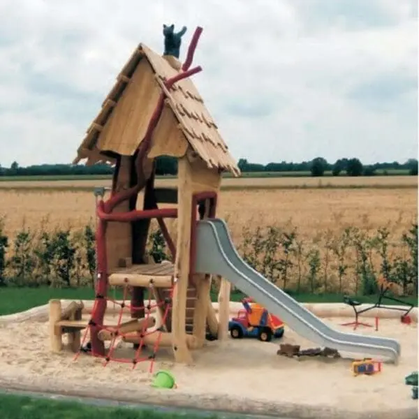 Lilla häxhuset med sandlek - Bild 3