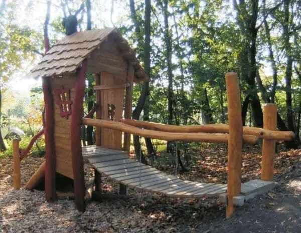 Häxhus med hängbro - Bild 2