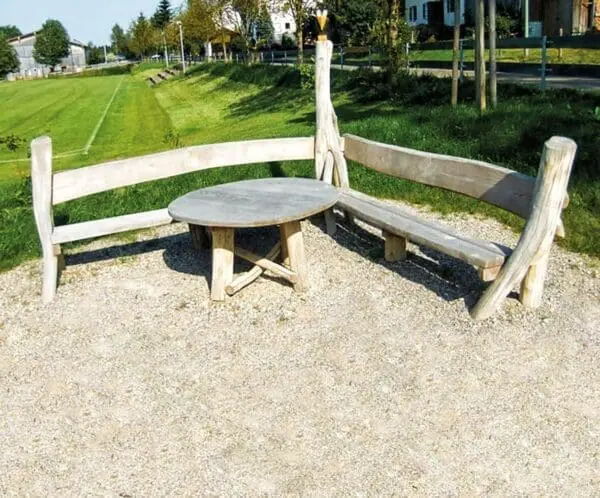 Korpens mötesplats - bänkar & bord - Bild 2