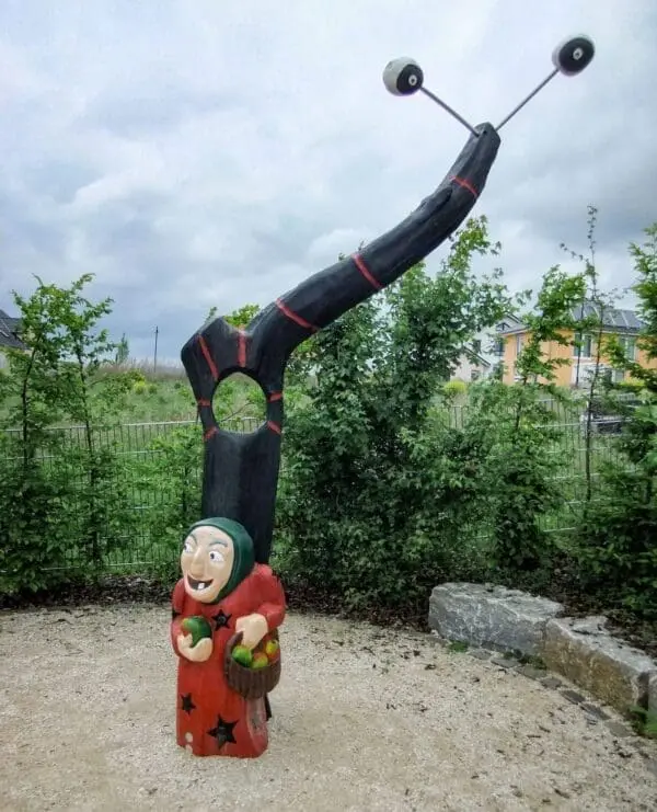 Lekträd den arga häxan - Bild 2