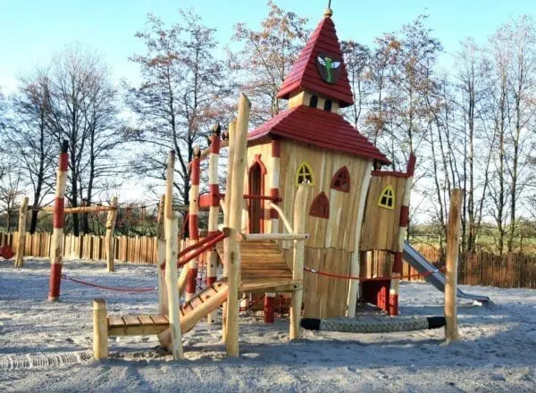 Klätterslottet Moors Valley - Bild 2