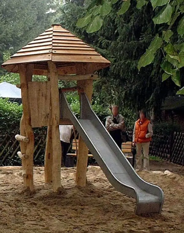 Stängt rutschtorn med stege - Bild 2