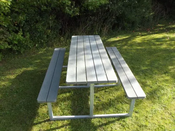 Bord/bänkset i återvunnen plast 180 x 140 cm - Bild 3