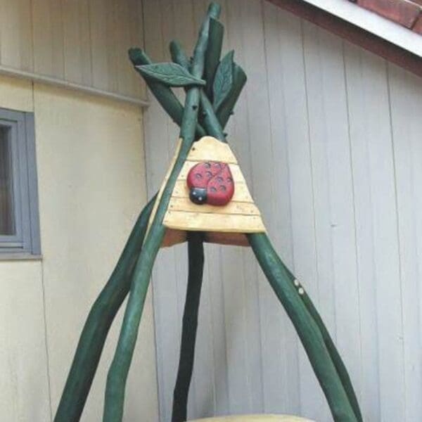 Litet gräshus - sittbänkar med bord - Bild 3